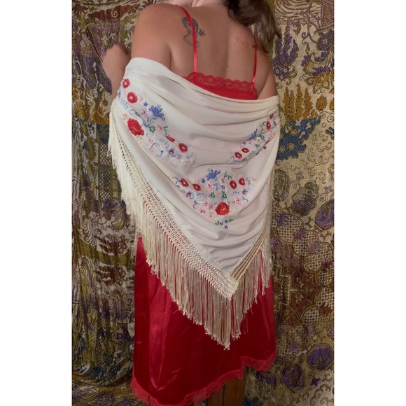 American Vintage Accessories - VTG 70s Boho Cream Floral Embroidered Whimsy Prairie Fringe Hem Shawl One Size